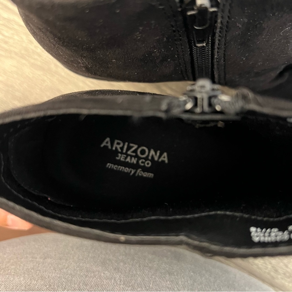 Arizona Jeans Oakes Black Faux Suede Ruched Stacked Heel Bootie Ankle Boots- 6 - Picture 7 of 12